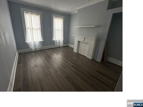 5th image of 93 Highland St
