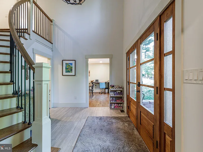 1135 Romsey Dr — Photo 17