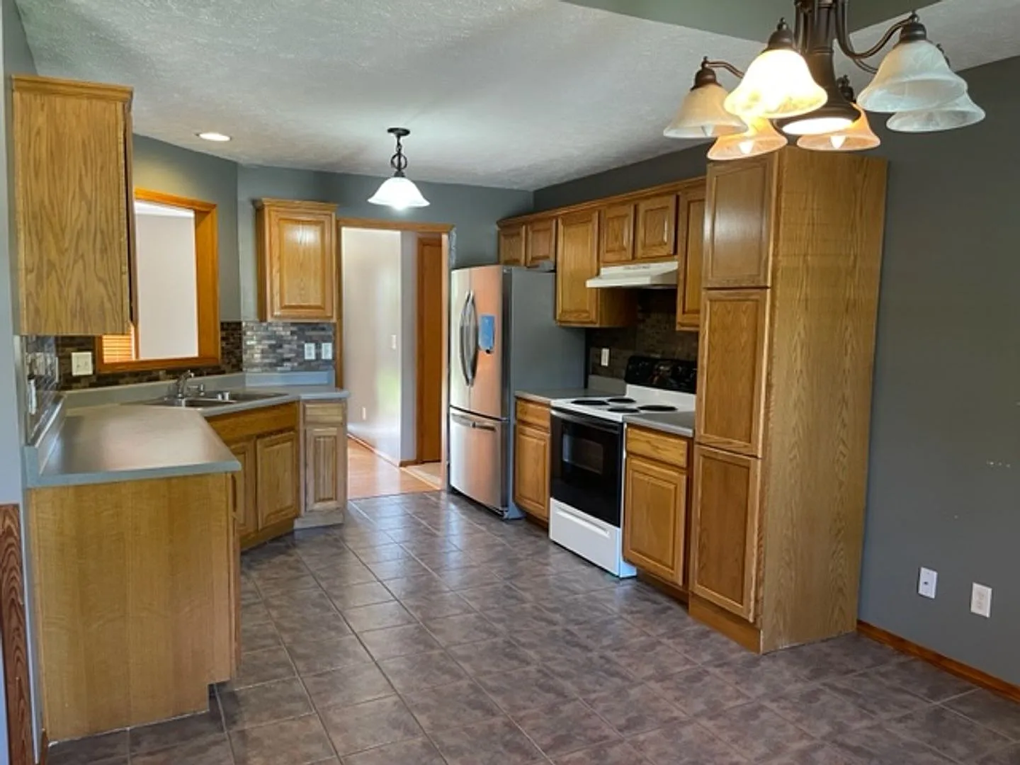 3 Bed Refreshed Home in Southwest Springfield — Photo 3