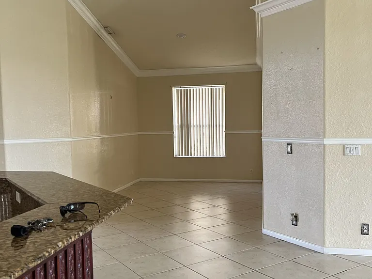 642 NW Stanford Ln — Photo 17