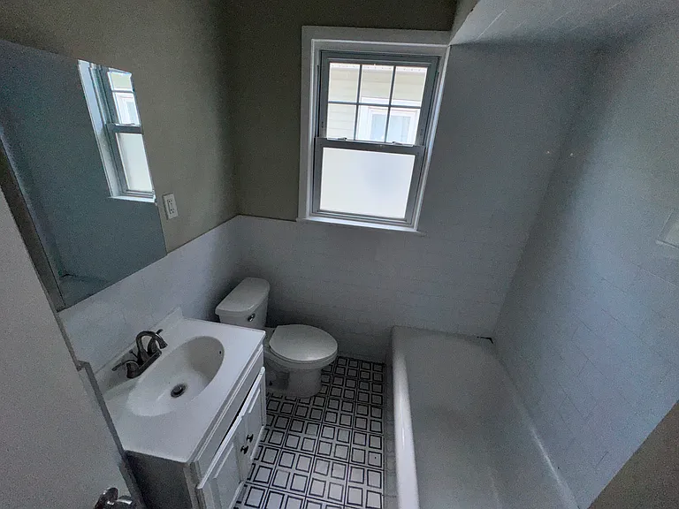 1043 Jefferson Ave #A — Photo 6