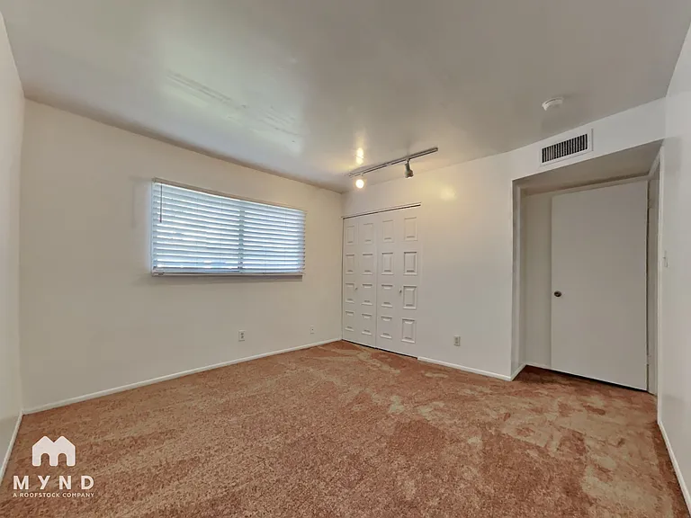 5823 N 81st St — Photo 16