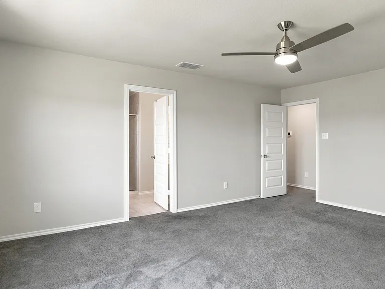 944 Ravenwood Ln — Photo 35