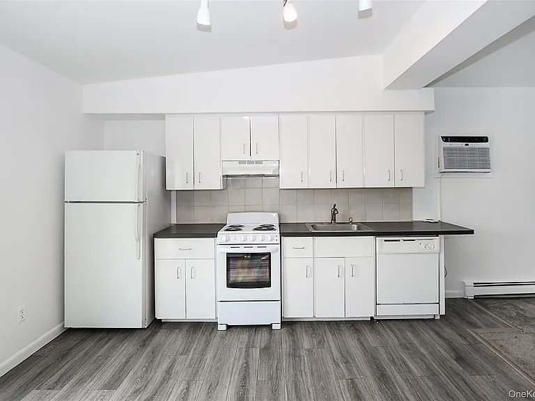 75 Maxwell Ave #B — Photo 5