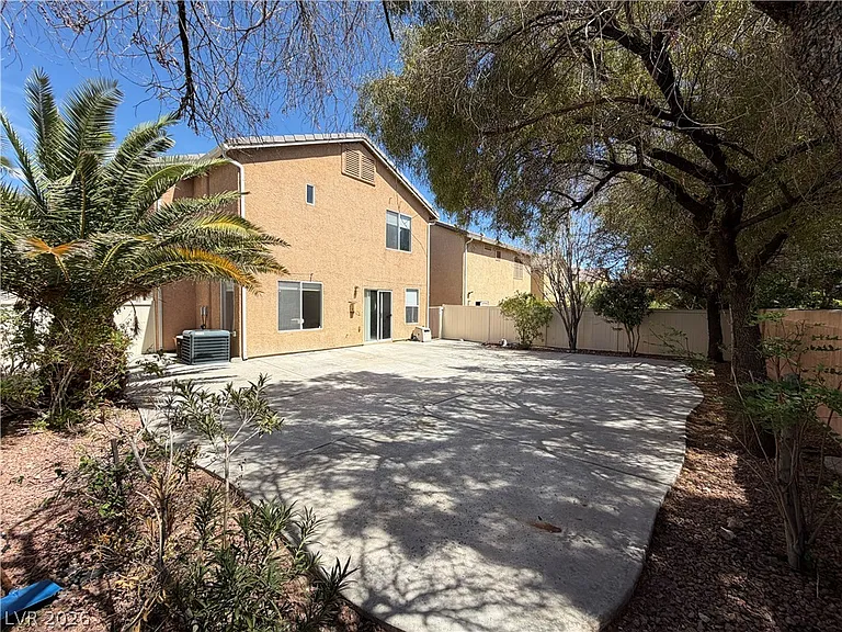 2515 Begonia Valley Ave — Photo 32