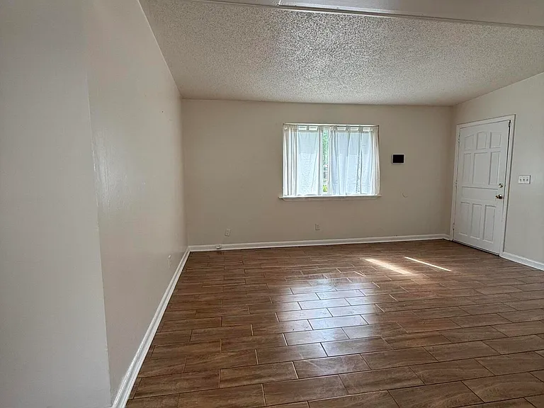 909 La Marche Dr — Photo 11