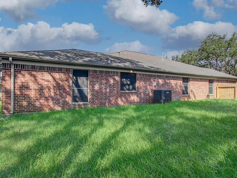24203 Emory Green St — Photo 40