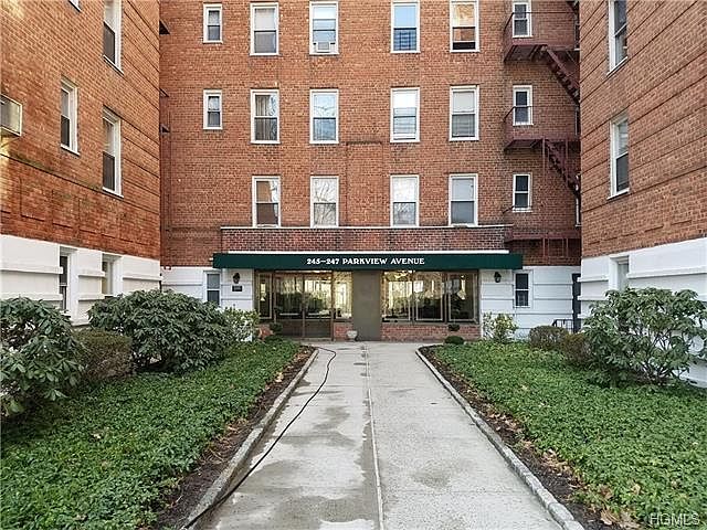 1st image of 247 Parkview Ave APT 1P