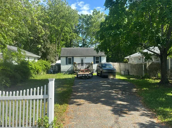 48 Wavecrest Dr, Mastic Beach, NY 11951