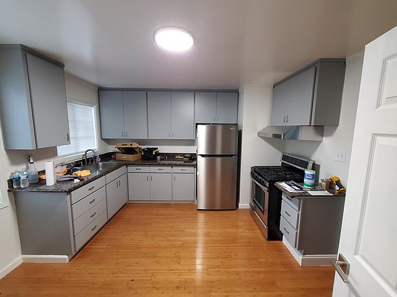 3rd image of 2861 Moran Ave