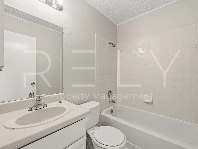 CV-AUS8001 West Gate — Photo 22