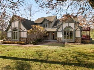 W328S1421 N Forest Hills Ct, Delafield, WI 53018