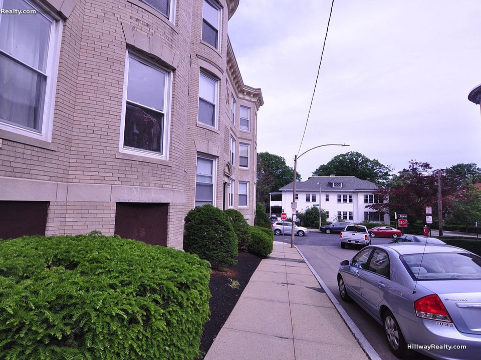 2nd image of 11 Mount Hood Rd APT 6T