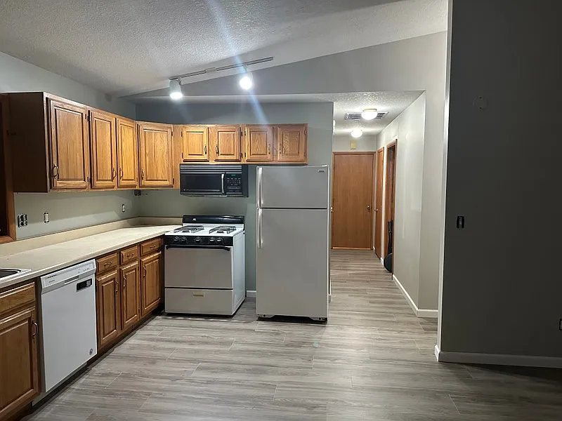 2 bed, 1.0 bath, 850 sqft, $1,500 — Photo 2
