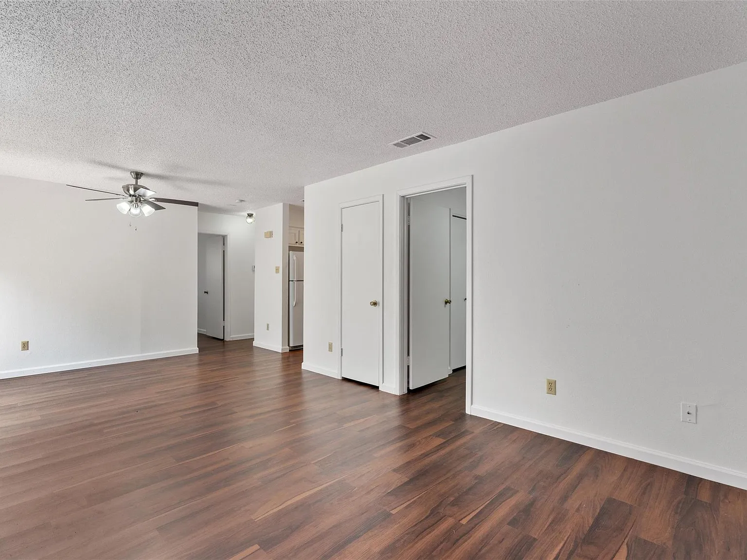 2 bed, 2.0 bath, 907 sqft, $1,500 — Photo 3