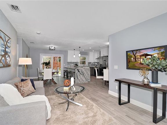 3rd image of 3118 W San Juan St