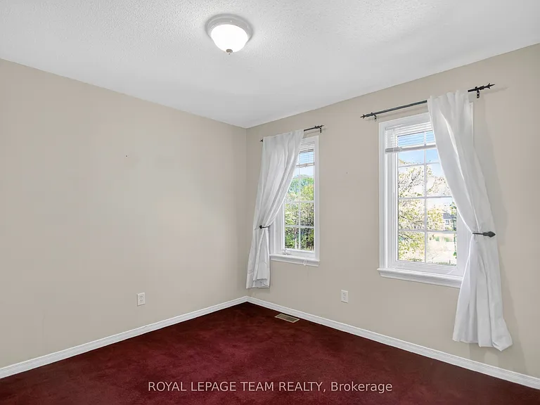 32 Riverstone Dr N — Photo 36