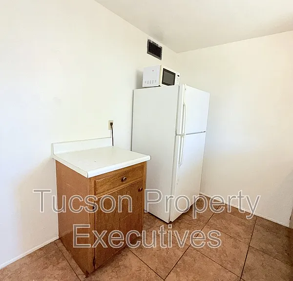 4239 E Lee St — Photo 4
