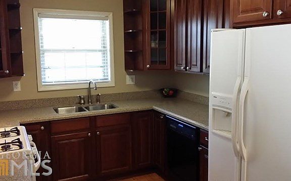 5th image of 407 Country Park Dr SE