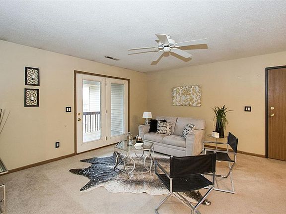 5th image of 540 Augusta Cir APT 10