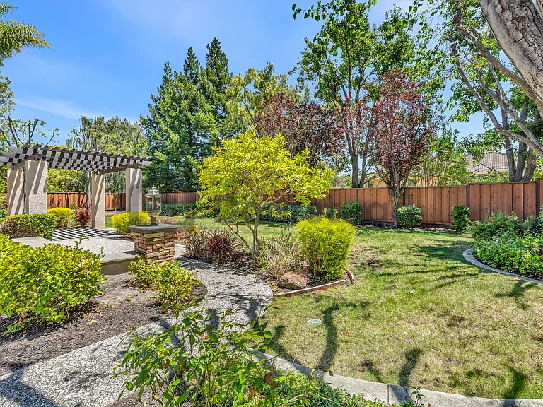 513 Winding Brook Ct — Photo 45
