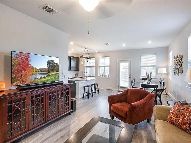 7500 Burnham Pl — Photo 4