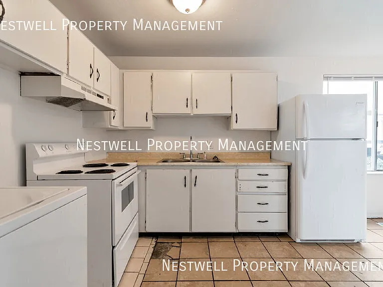 1881 W Lake Park Dr #4 — Photo 3