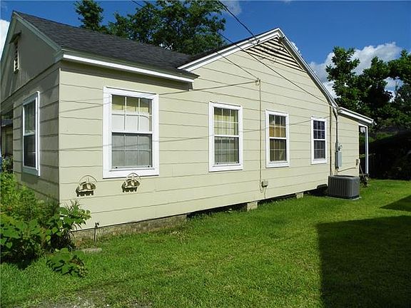 2nd image of 2110 Rose St