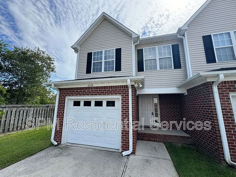 3 bed, 2.5 bath, 1444 sqft, $1,695 — Photo 2