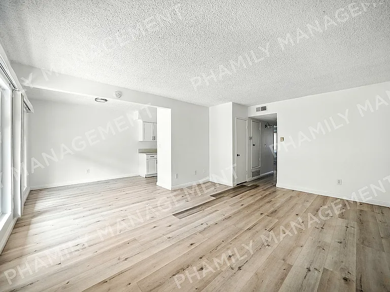 451 Anderwood Ct #D — Photo 12