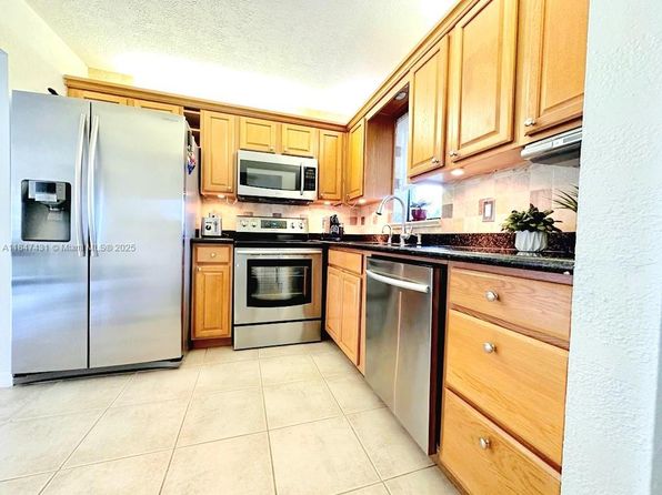 9355 SW 8th St APT 101