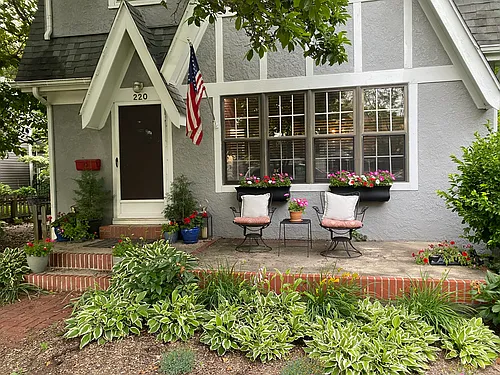 220 W Cedar St Photo 1