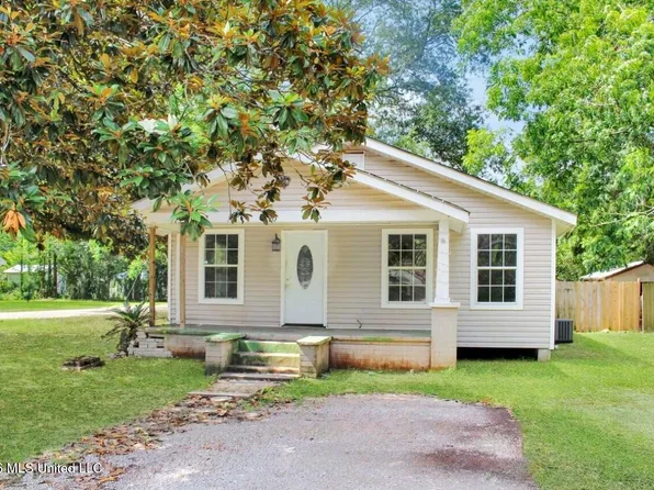 420 3rd St, Picayune, MS 39466