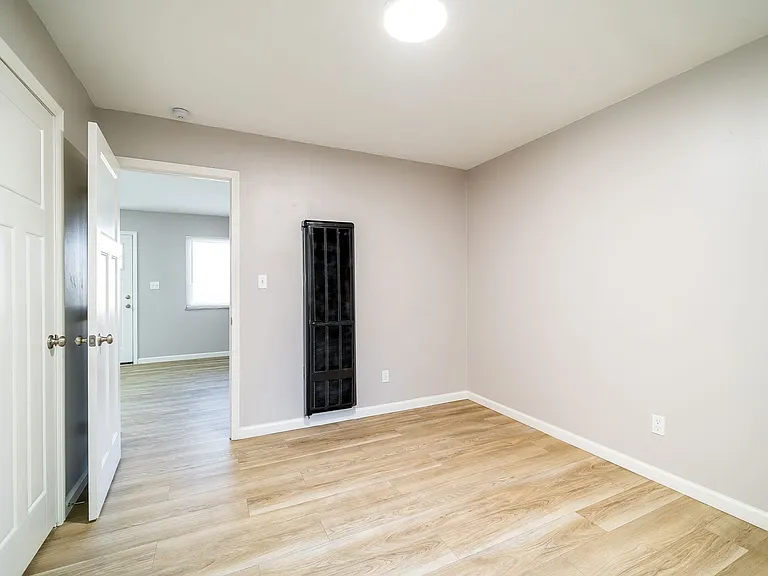 1075 Oak St — Photo 14