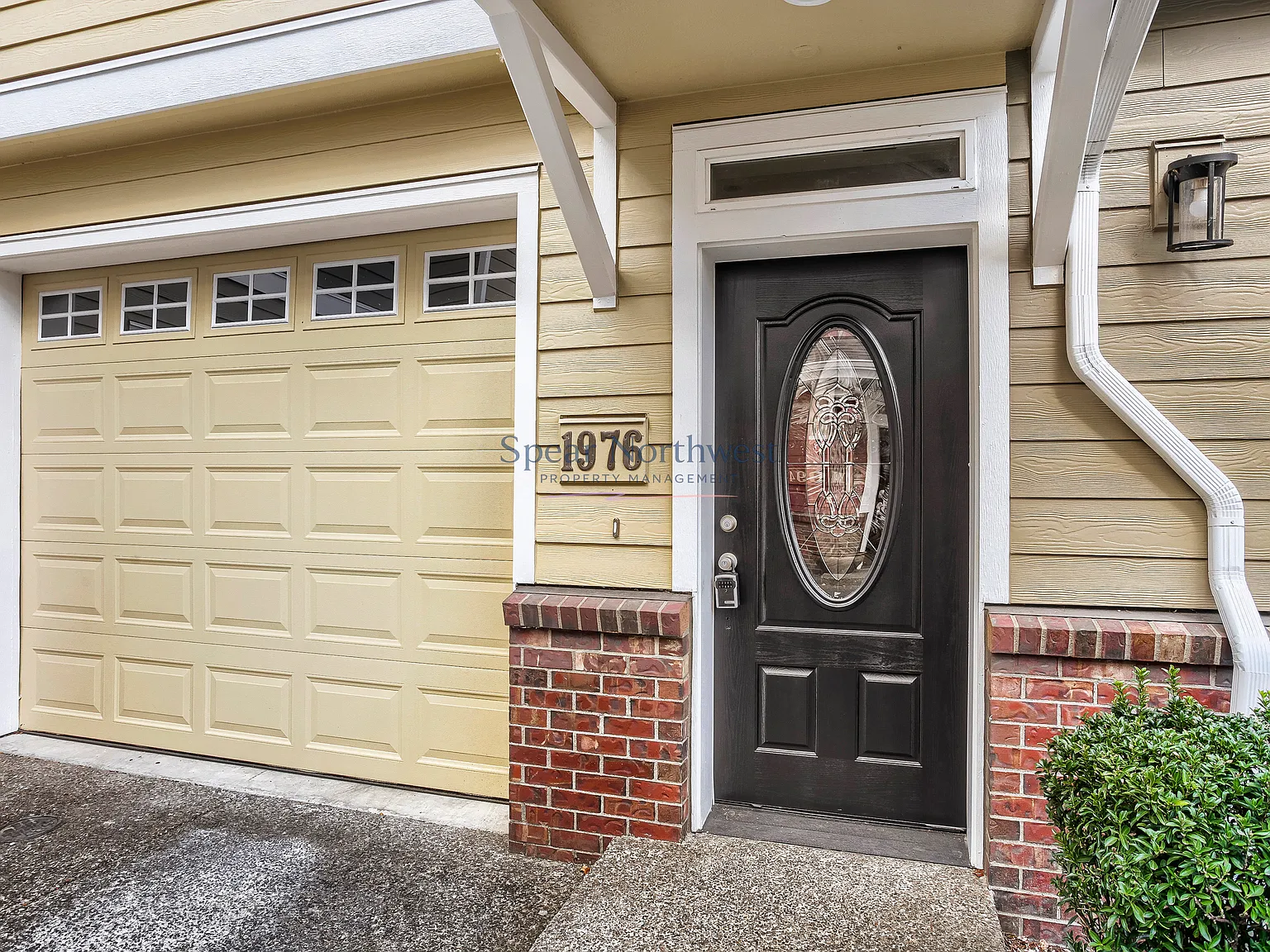 3 bed, 1856 sqft, $2,795 — Photo 2