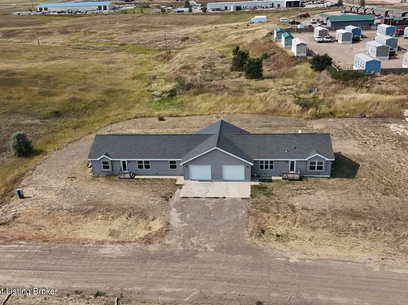 813 Green Ridge Dr, Watford City, ND 58854