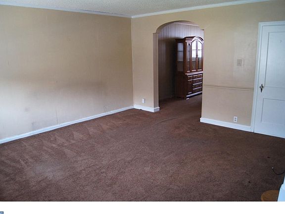 3rd image of 4217 Oakmont St