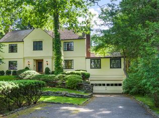 18 Normandy Ln, New Rochelle, NY 10804