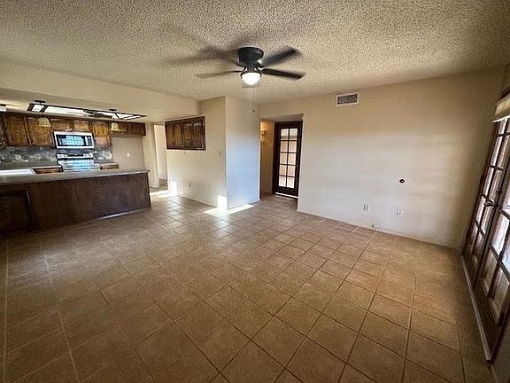 5th image of 617 W 37th Pl