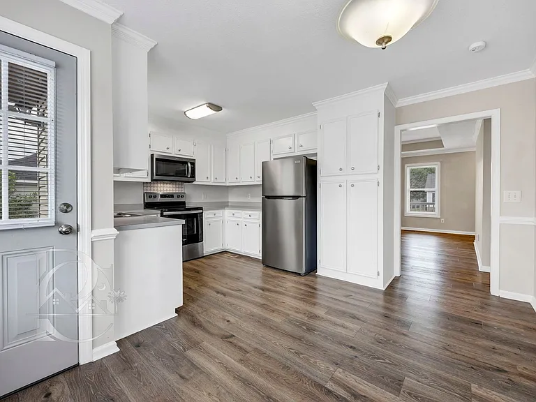 232 Autumnview Ct — Photo 6