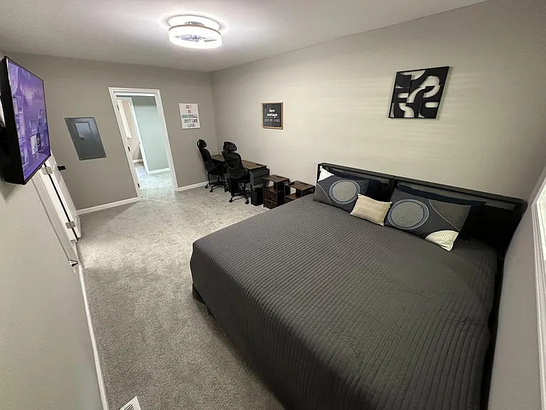 King Bed or 2 Separate Twin XL's for Double Occupancy