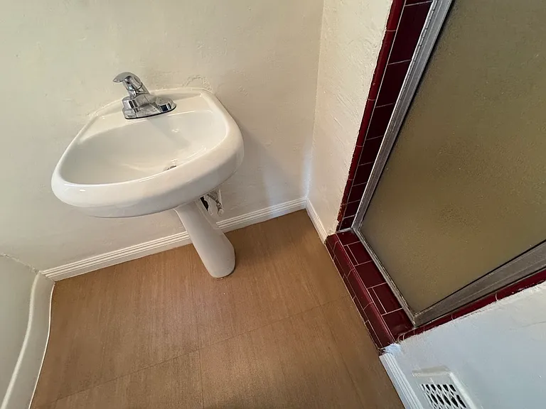 902 Alandele Ave #902 — Photo 32