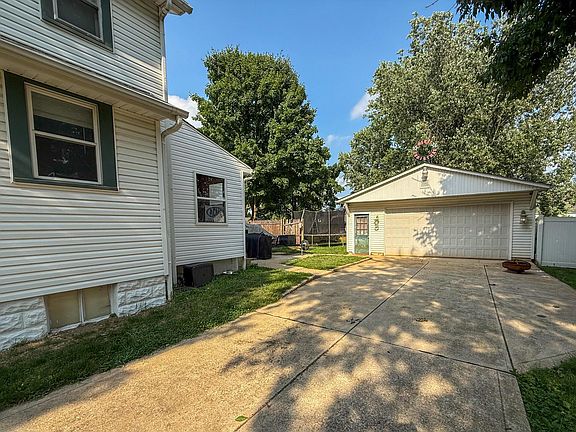 2nd image of 4320 Orchard Ln