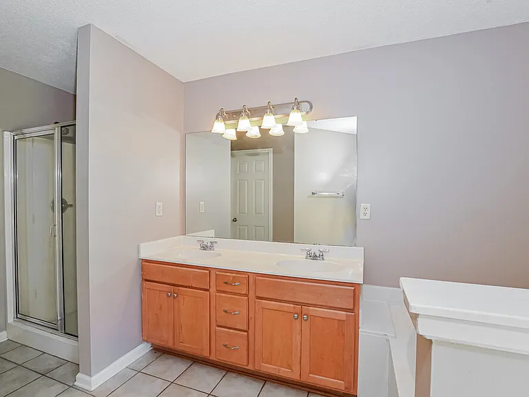 4064 Sidlehill Dr — Photo 11