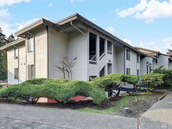 5th image of 23401 Lakeview Dr Building J