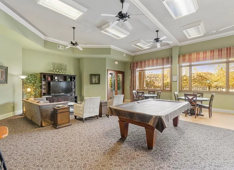 445 W Blount Ave #105 — Photo 7