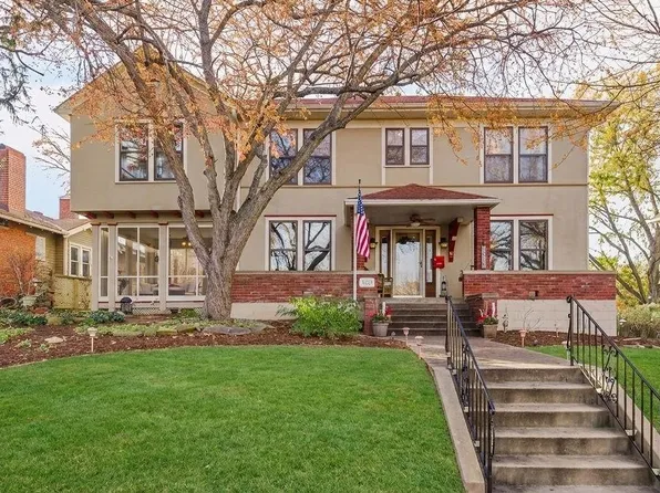 1024 S Broadway St, Leavenworth, KS 66048