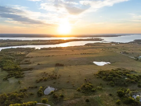 942 Elm Grove Rd, Valley View, TX 76272