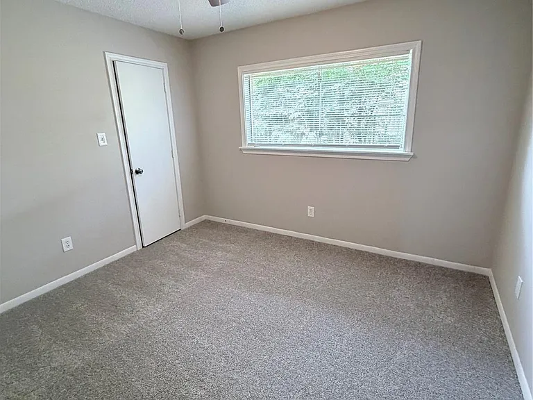 20064 Mercedell Dr — Photo 24