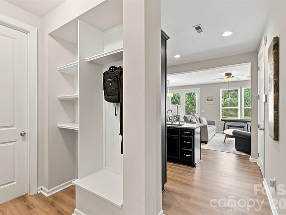 4th image of 1020 Archibald Ave